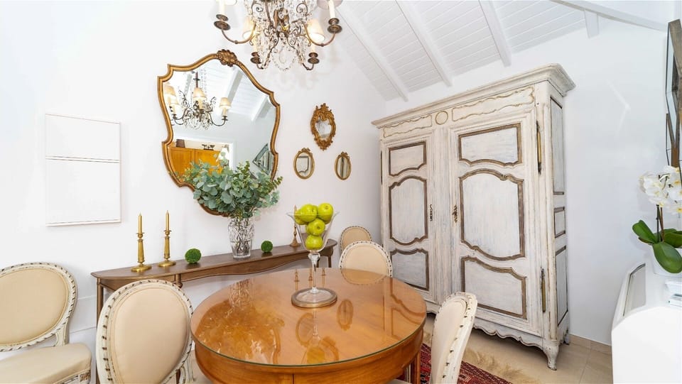 Kitchen & Dining Area