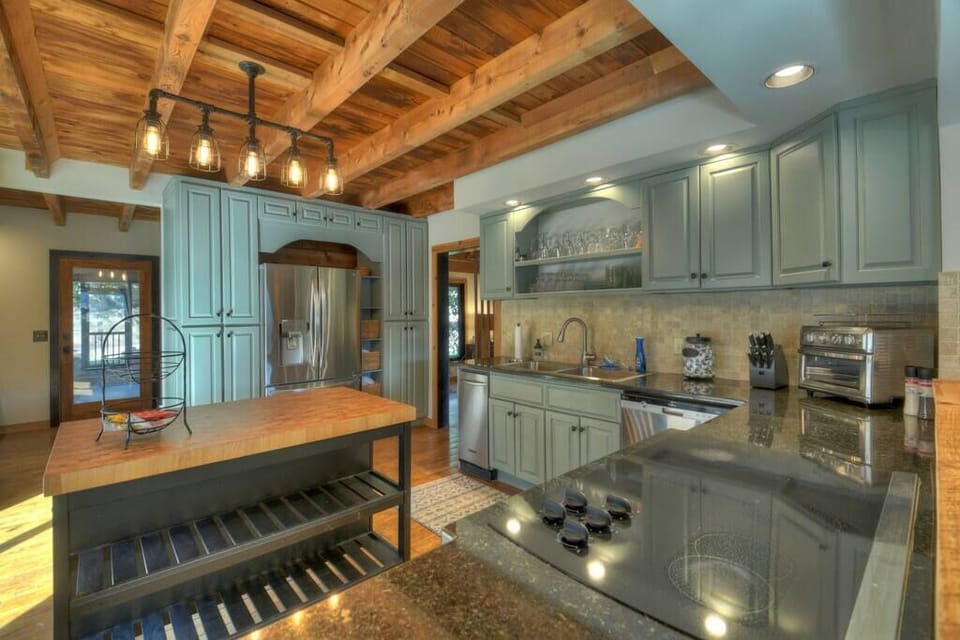 Fully Stocked Kitchen