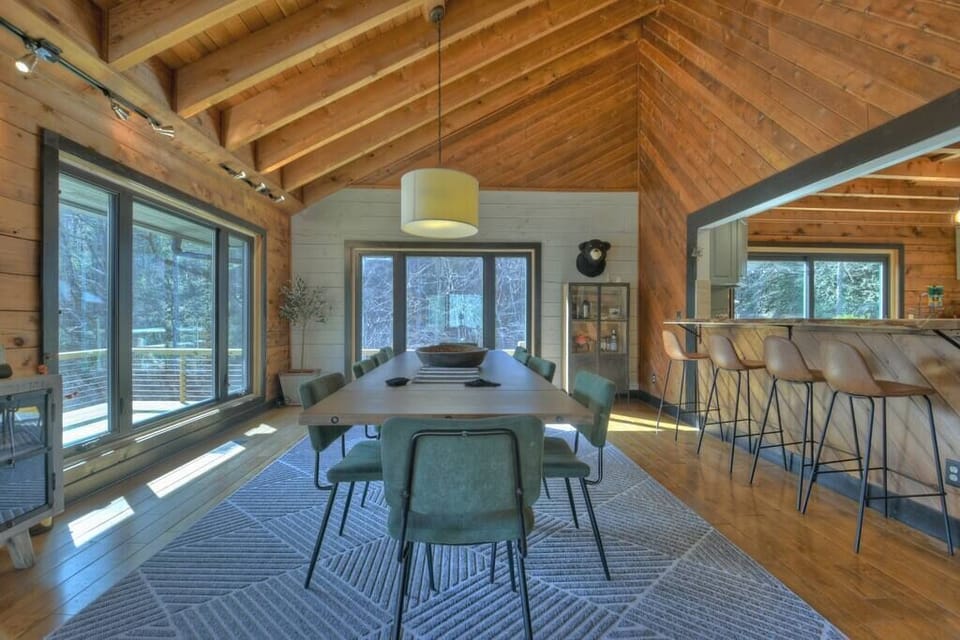 Dining area overlooking the lake