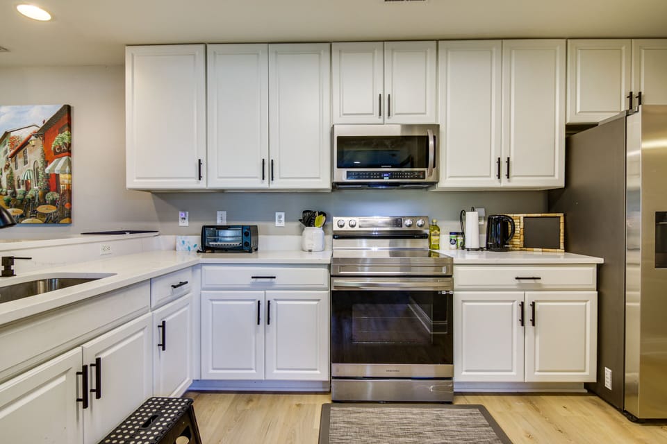 Kitchen | Cooking Basics | Coffee Maker | Trash Bags & Paper Towels Provided