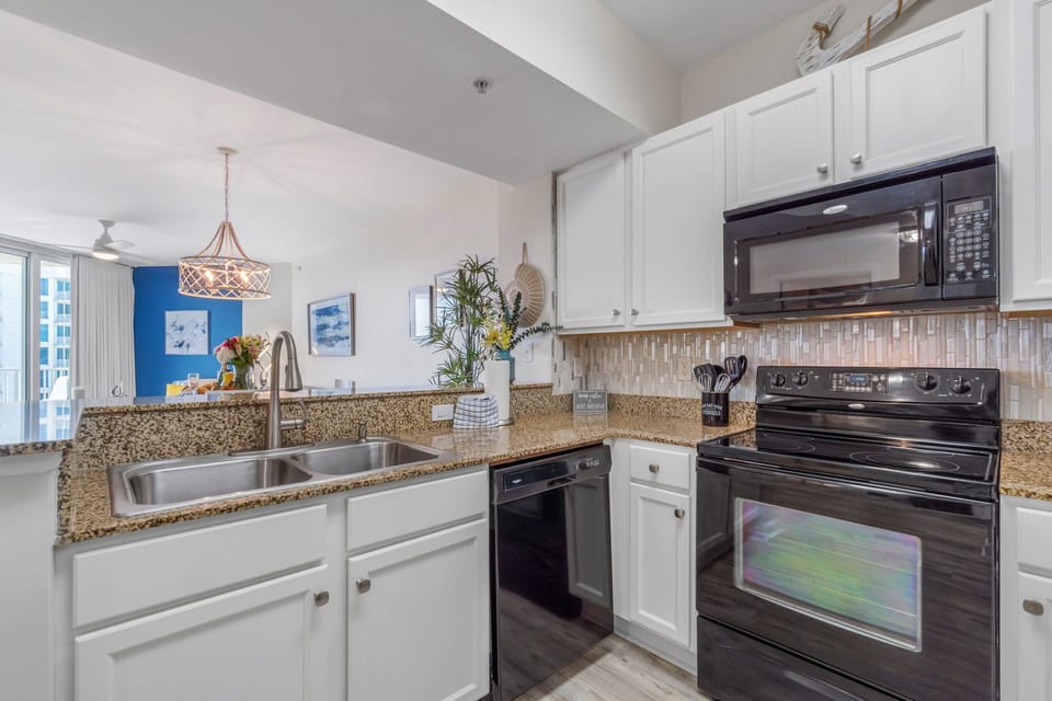 Beautiful updated kitchen, granite countertops