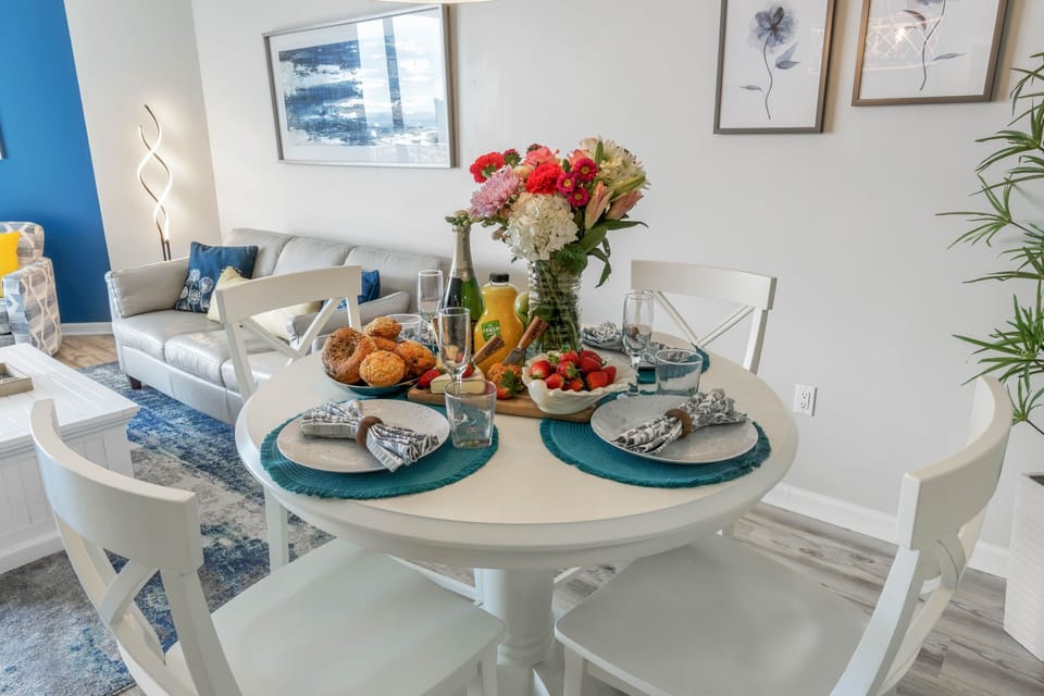 Enjoy family breakfast/dinners with gorgeous views