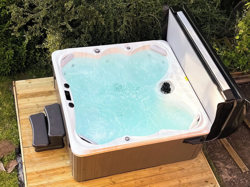 Hot tub | Burn View - Haven in the Burn & Burn View, Blaydon Burn, near Newcastle upon Tyne