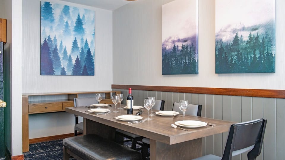 Dining Area - Please note your unit may differ slightly from the picture.