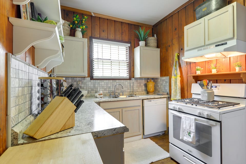 Kitchen | 1st Floor | Crockpot | Cooking Basics | Spices