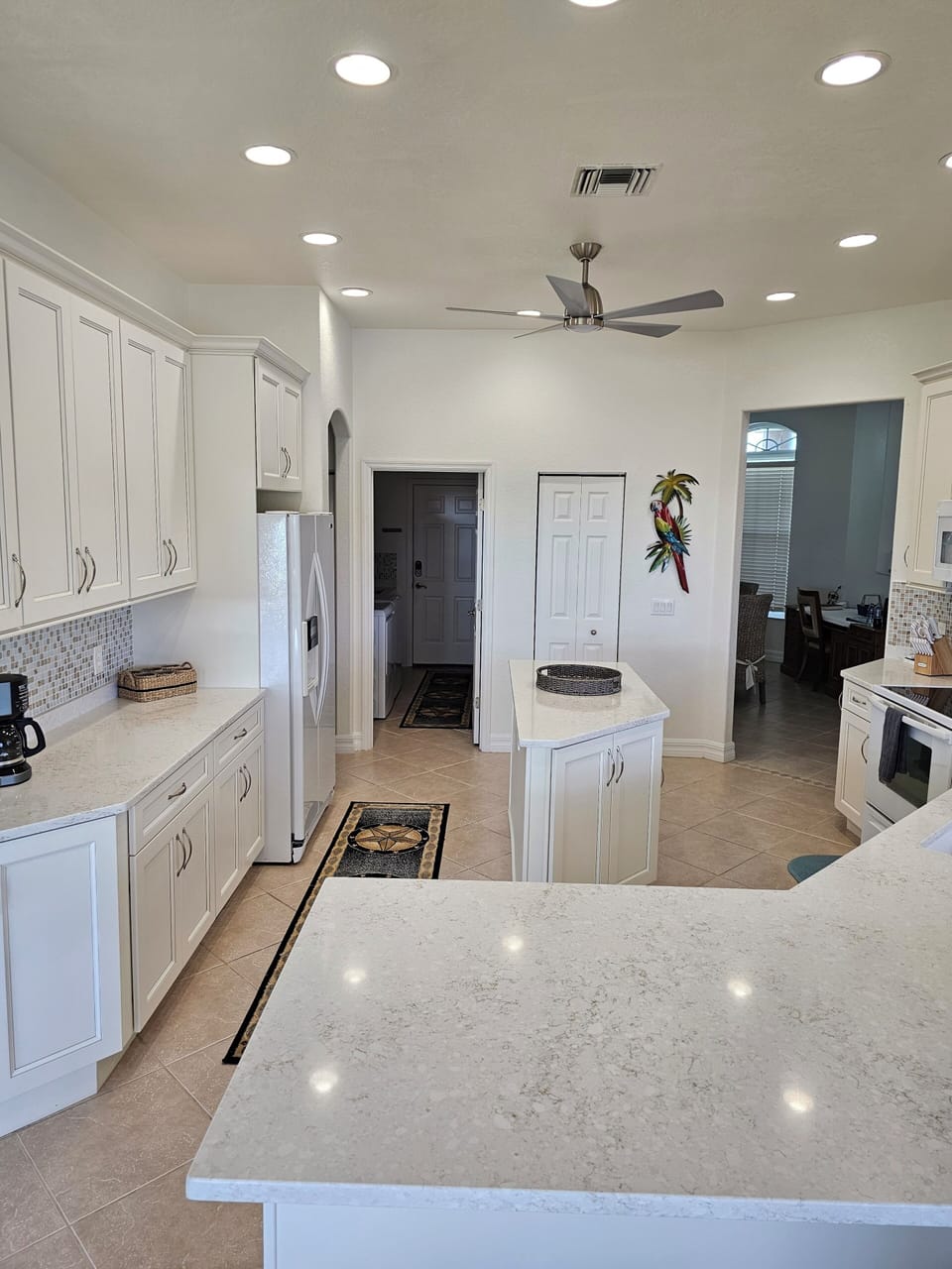 Kitchen W/ Quartz Counter tops 