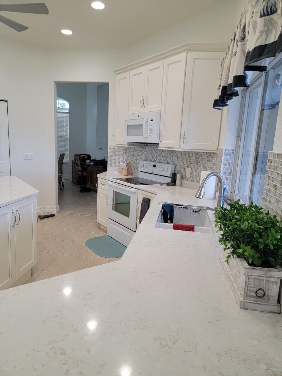 Kitchen W / Quartz Counters 
