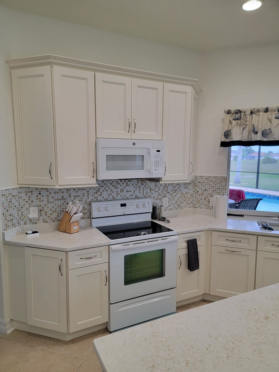 kitchen / Quartz counters