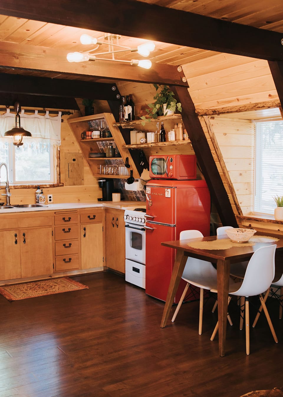 Well equipped kitchen and dining area