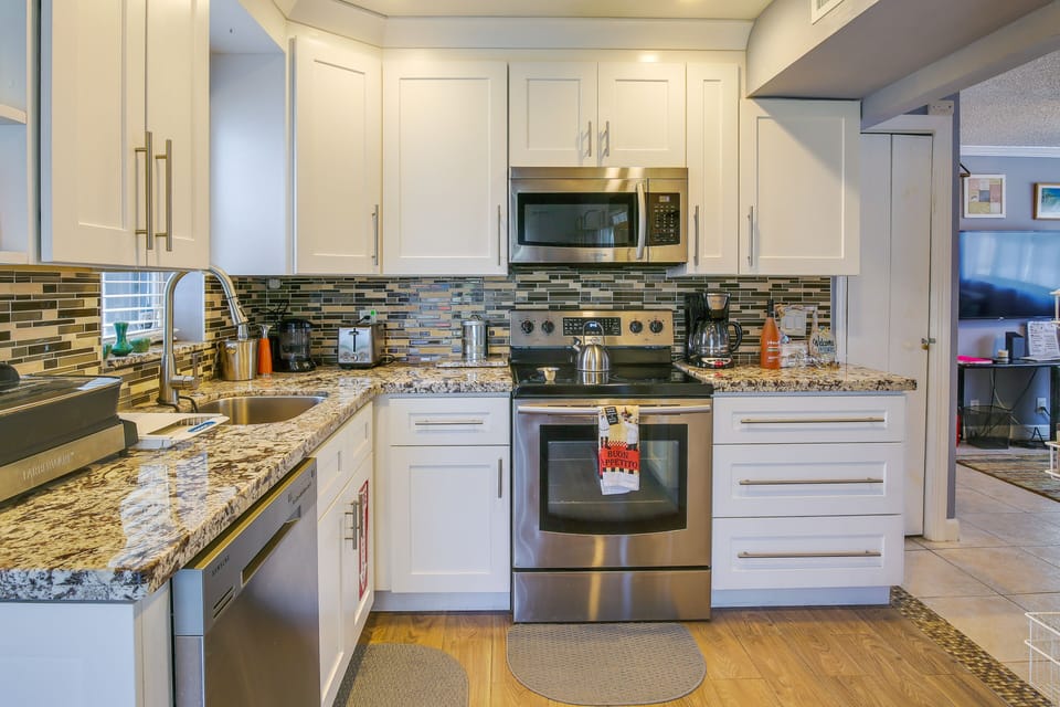 Kitchen | Cooking Basics | Complimentary Spices | Blender | Crockpot