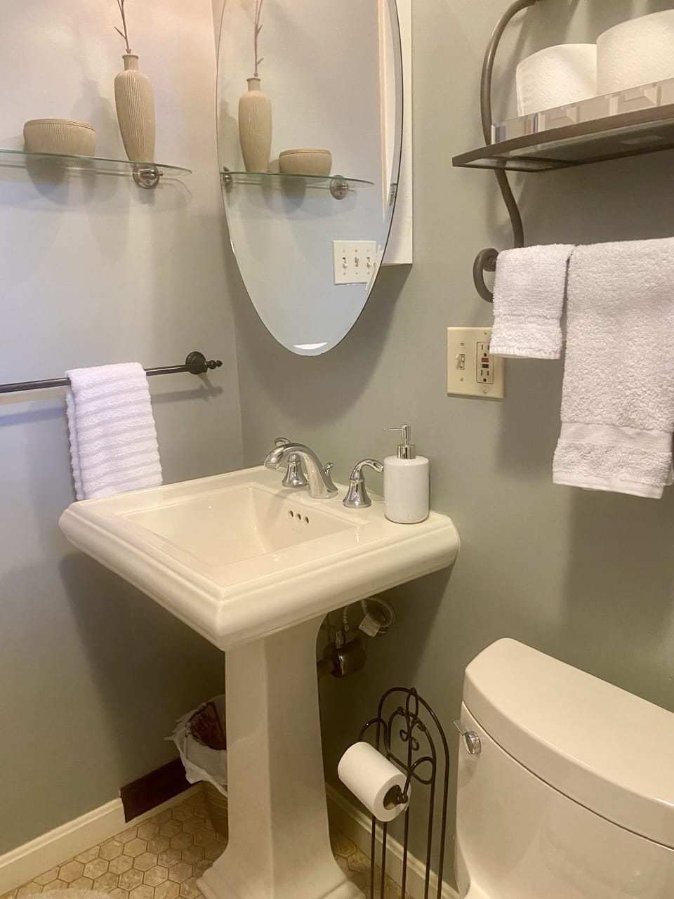 First Bathroom w/Tub and Shower