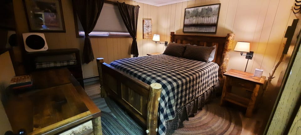 Downstairs Bedroom, Queen