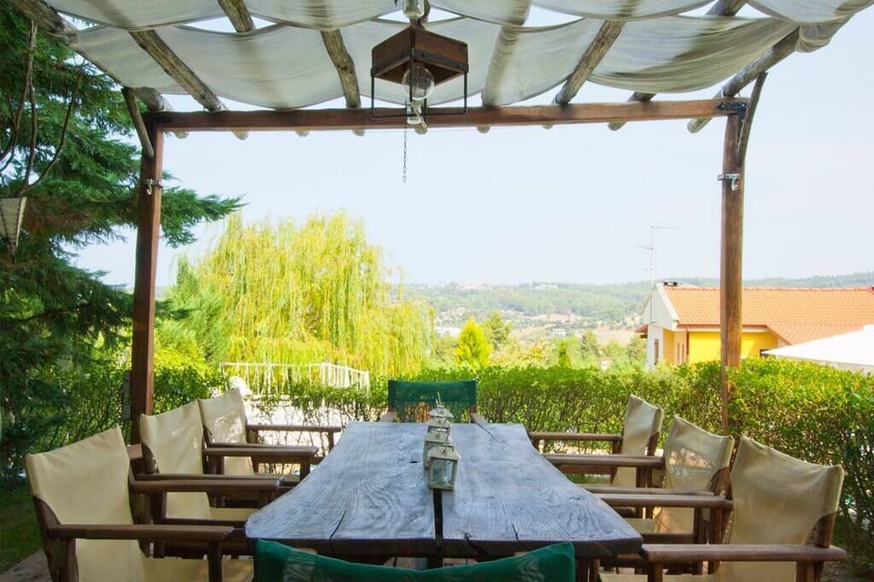 Garden and outdoor dining area