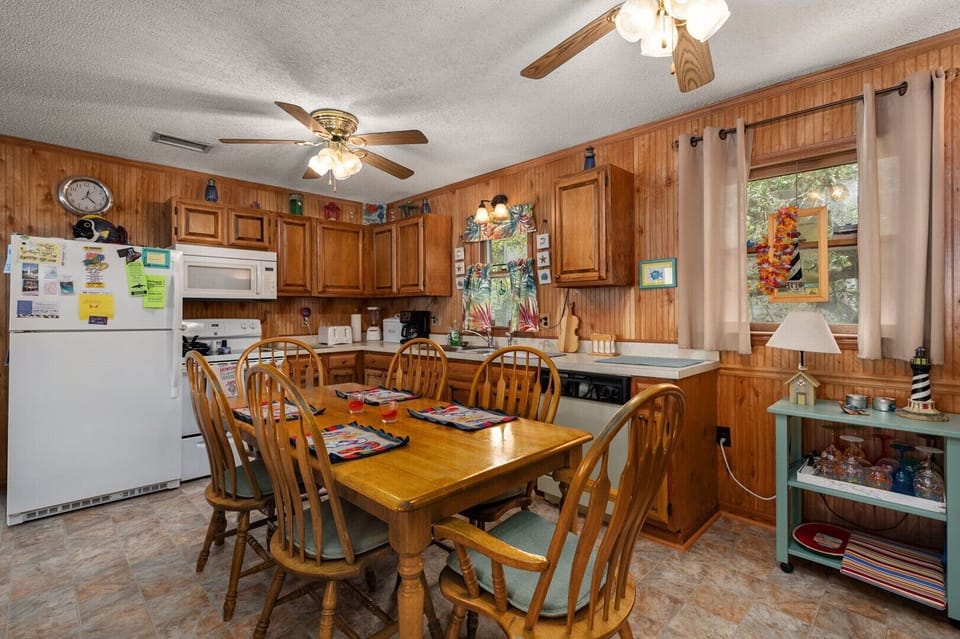 20-web-or-mls-333-McLoveShack-Kitchen-Dining