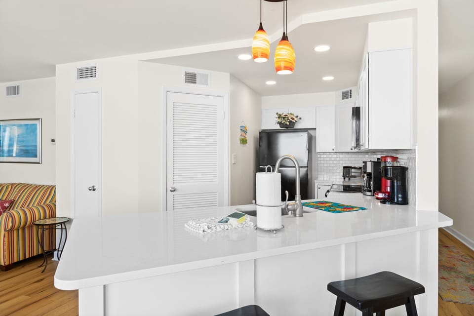 Kitchen with Breakfast Bar