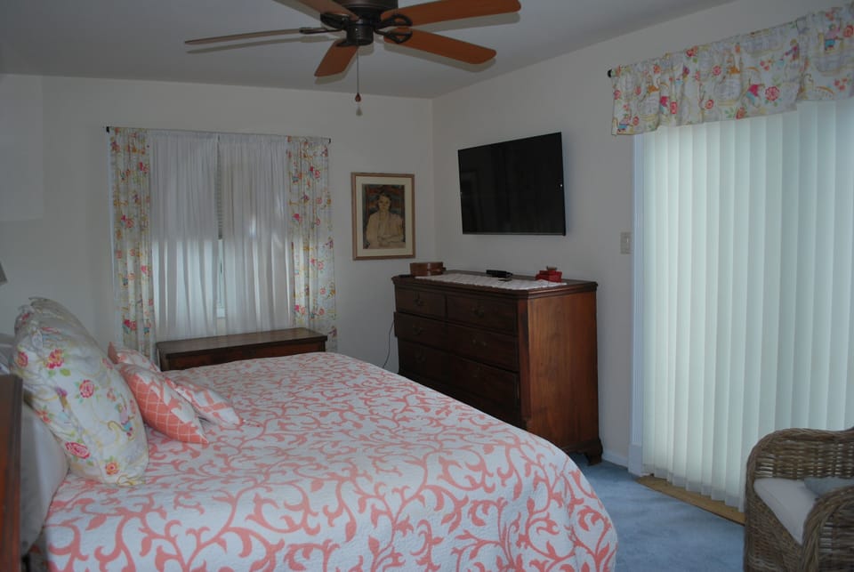 2nd Floor - Primary Bedroom - 1 King