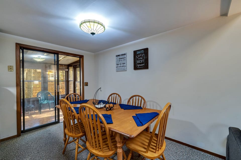 Cozy dining area with a table and seating for 6, ideal for intimate family meals or gatherings. A comfortable spot to enjoy home-cooked meals and quality time with loved ones!