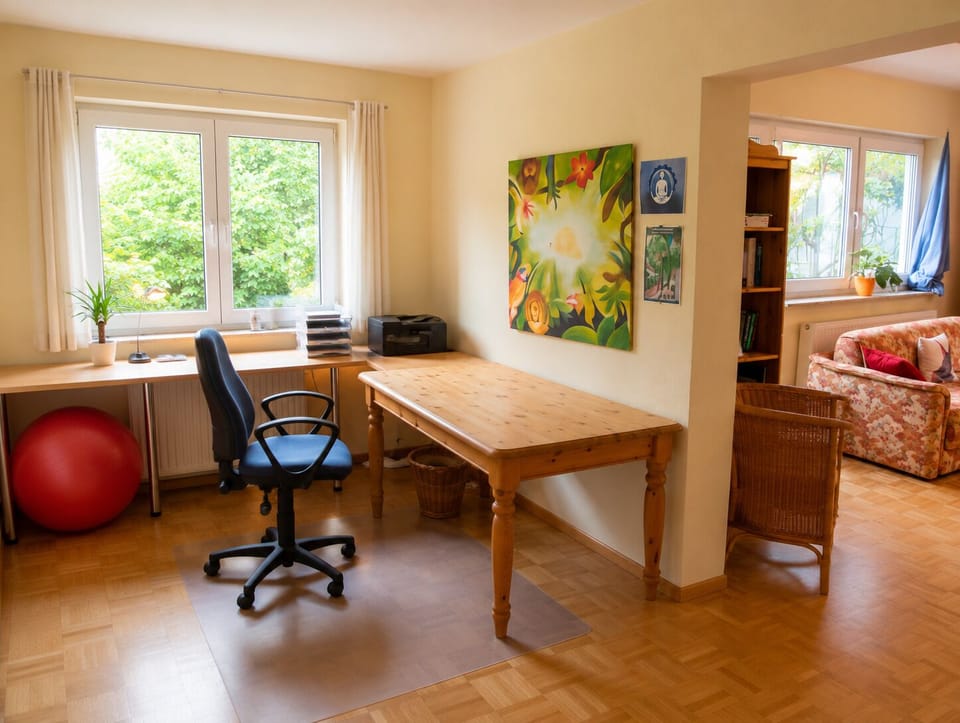 Arbeitszimmer und Wohnzimmer