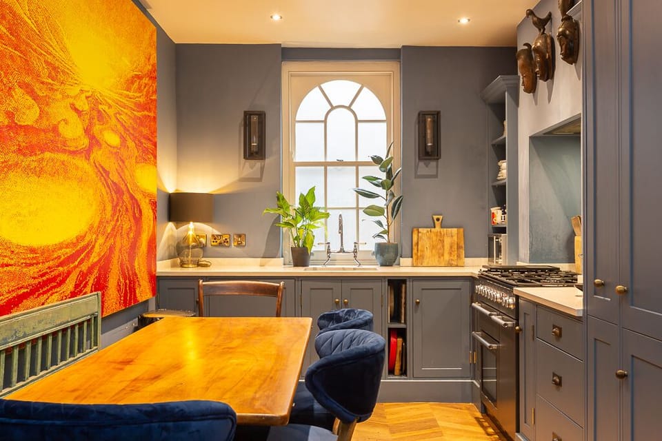 Kitchen and dining area for six people