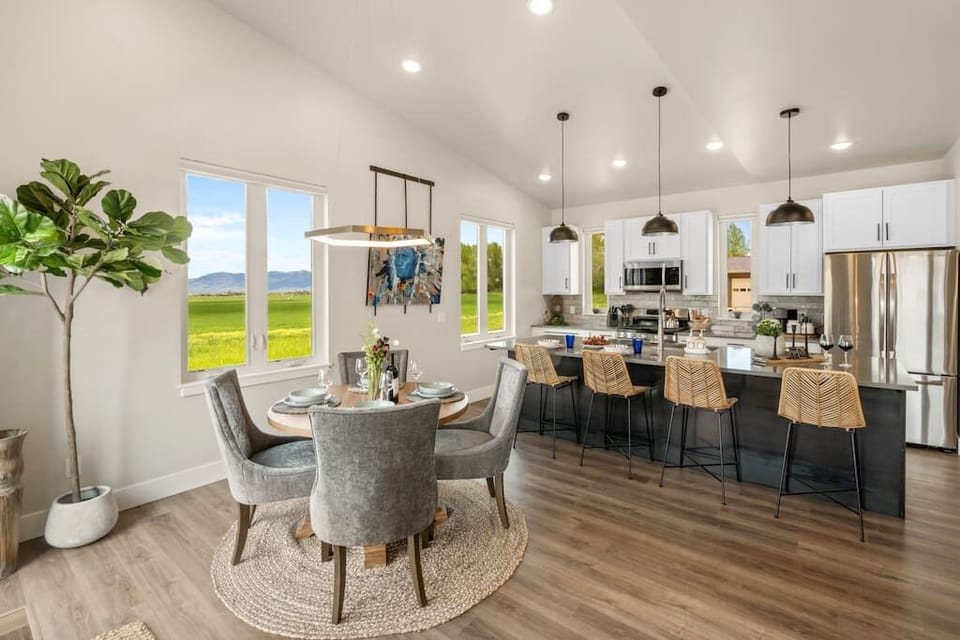 Dining | Kitchen
Seating for 8
