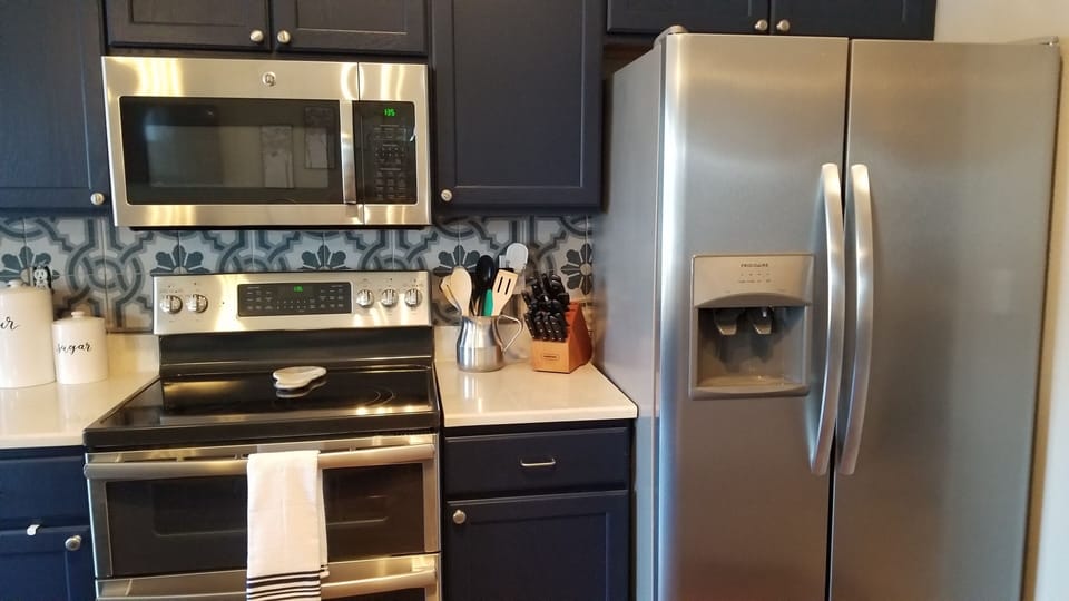 Full kitchen