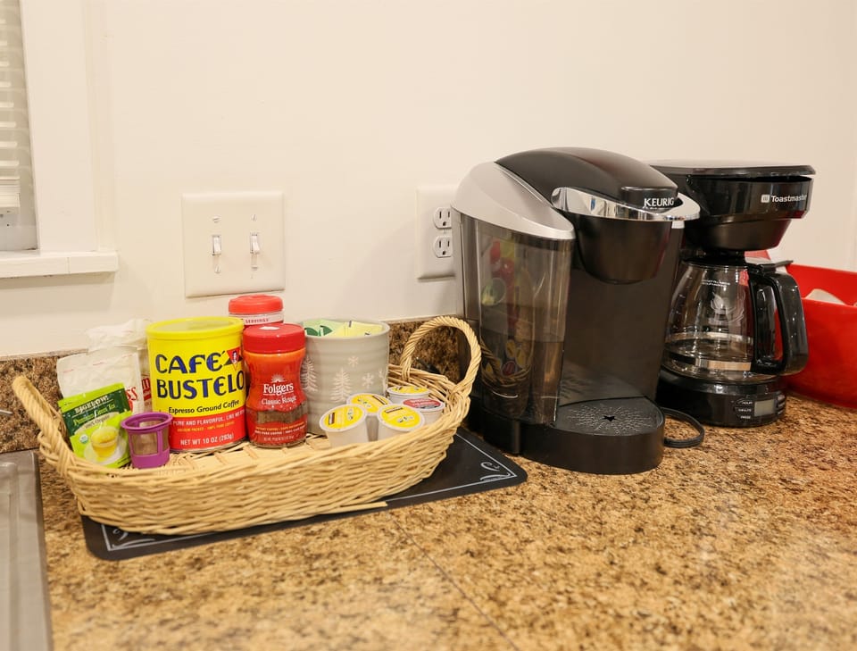 Kitchen-Coffee and Tea Amenities
