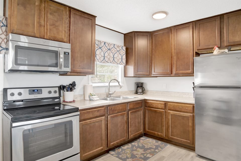 Fully equipped kitchen for cooking up breakfast,lunch or a family favorite!