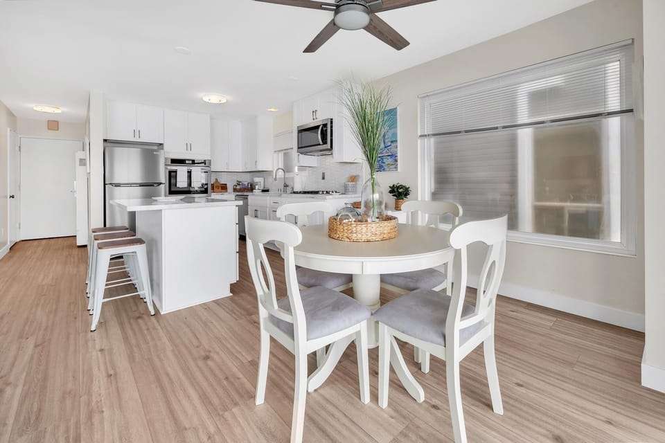 Dining area, kitchen