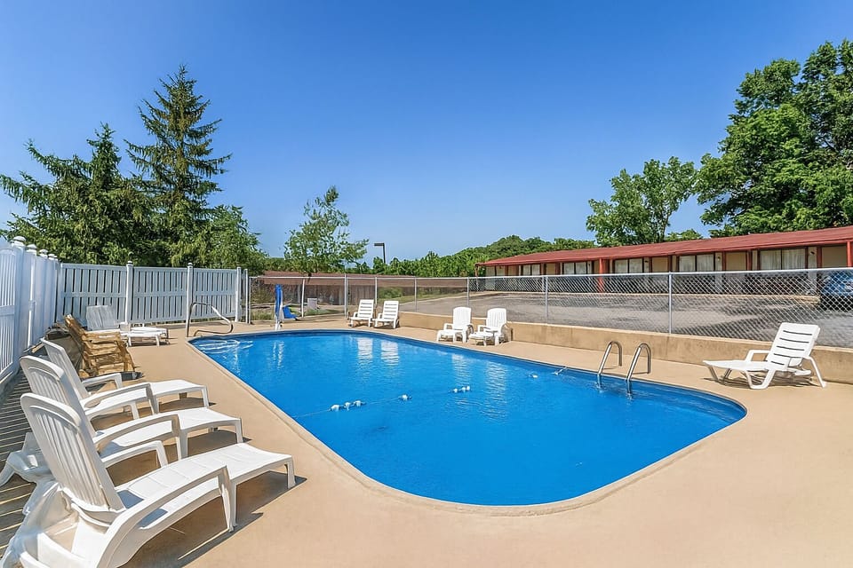 Enjoy sunbathing by the pool
