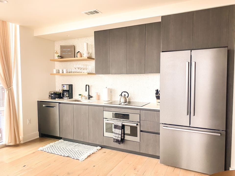 Full kitchen with microwave/oven.
