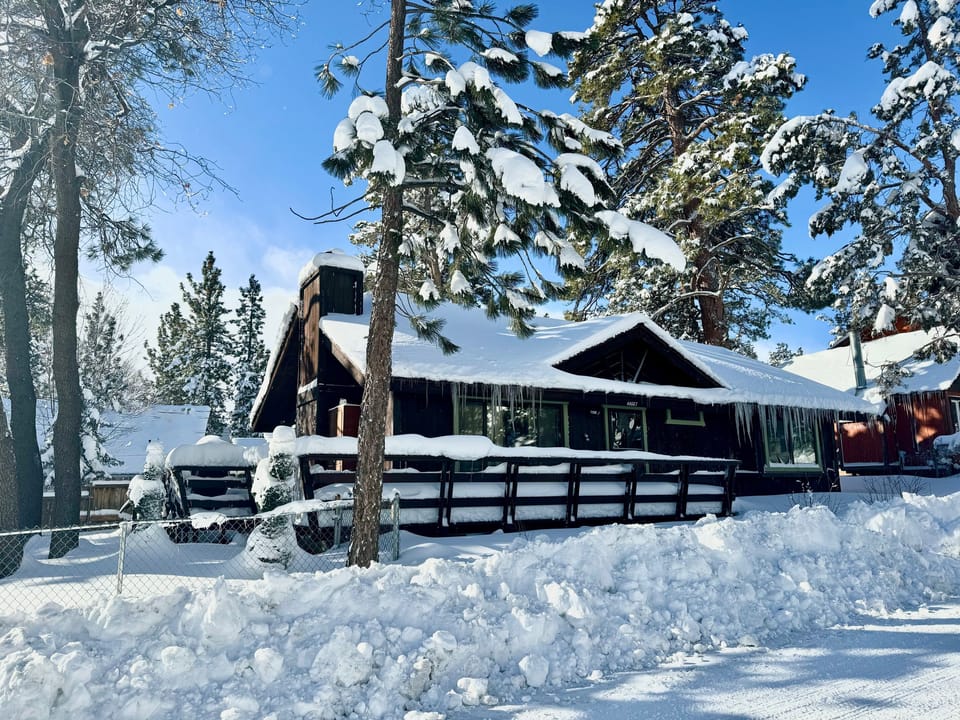 Snow covered Big Bear Cool Cabins, Sunrise Pines