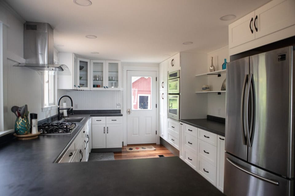 Full kitchen