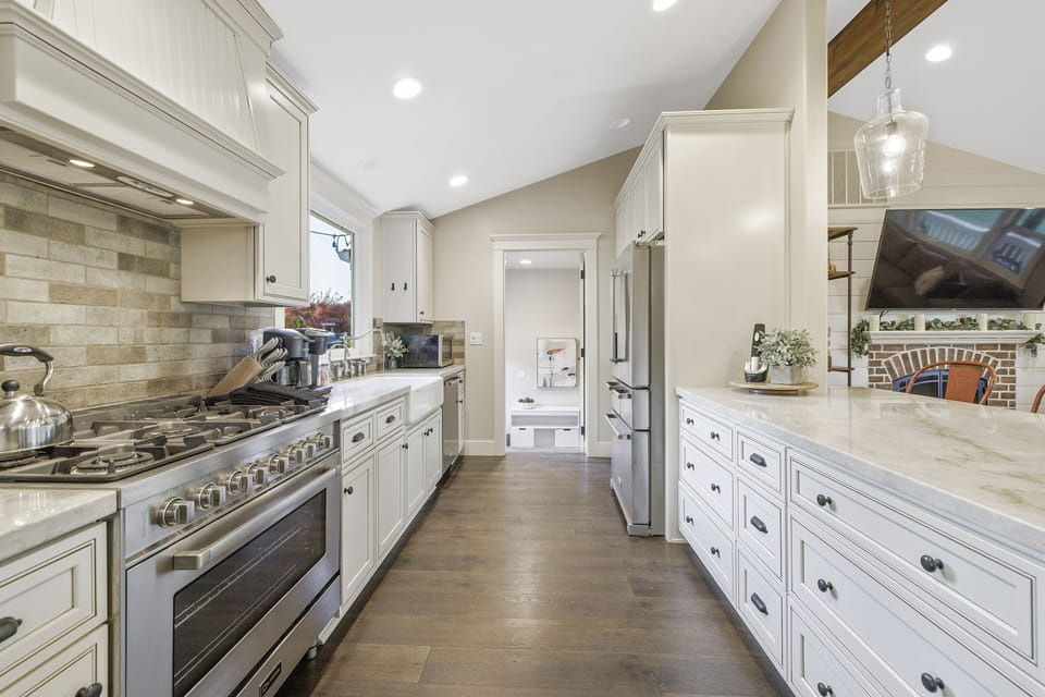Stainless steel high-quality appliances for your stay