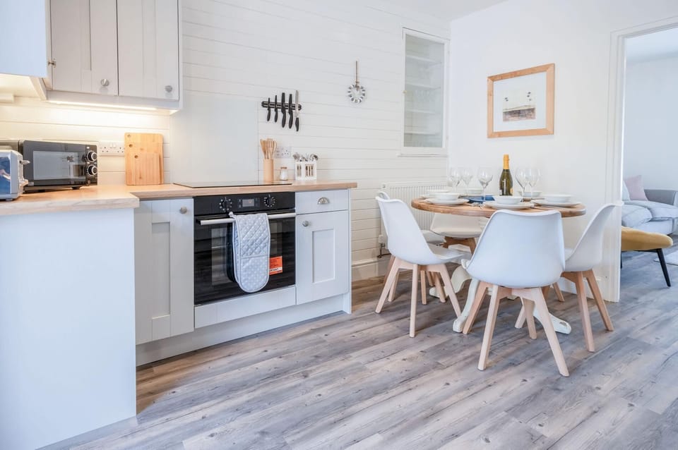 Canol Y Bryn - 3 Bedroom Holiday Home - Tenby (15149)