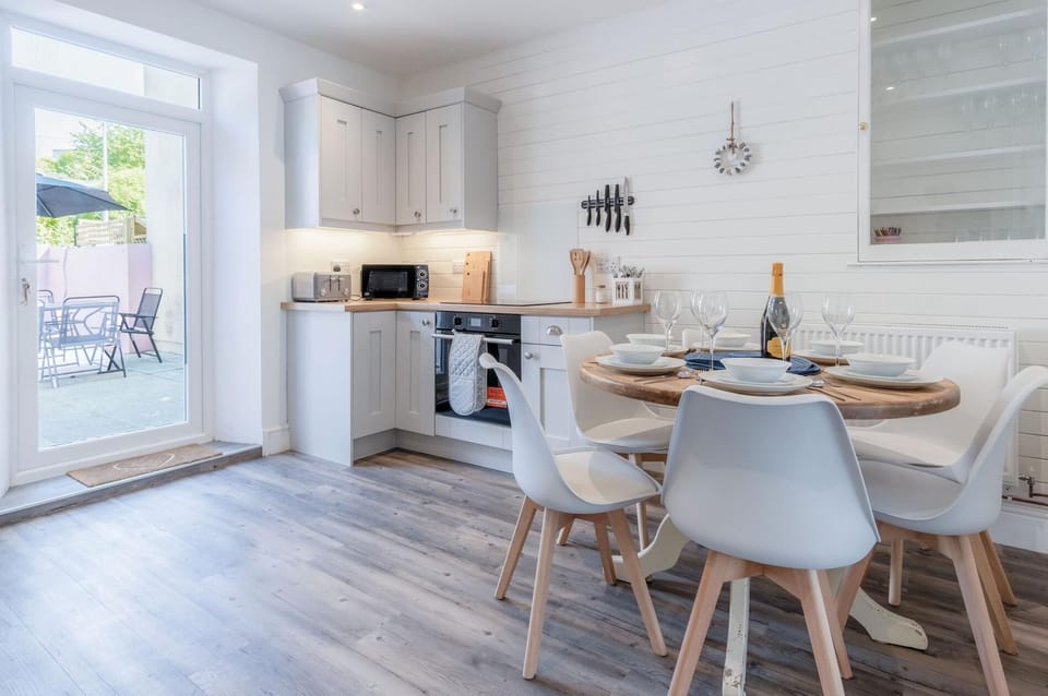 Canol Y Bryn - 3 Bedroom Holiday Home - Tenby (15152)
