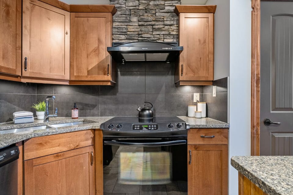 Full kitchen