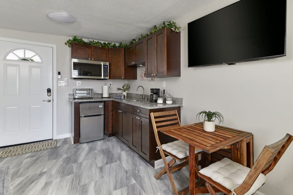 Kitchen area, Microwave, Refrigerator, Coffee Service. 