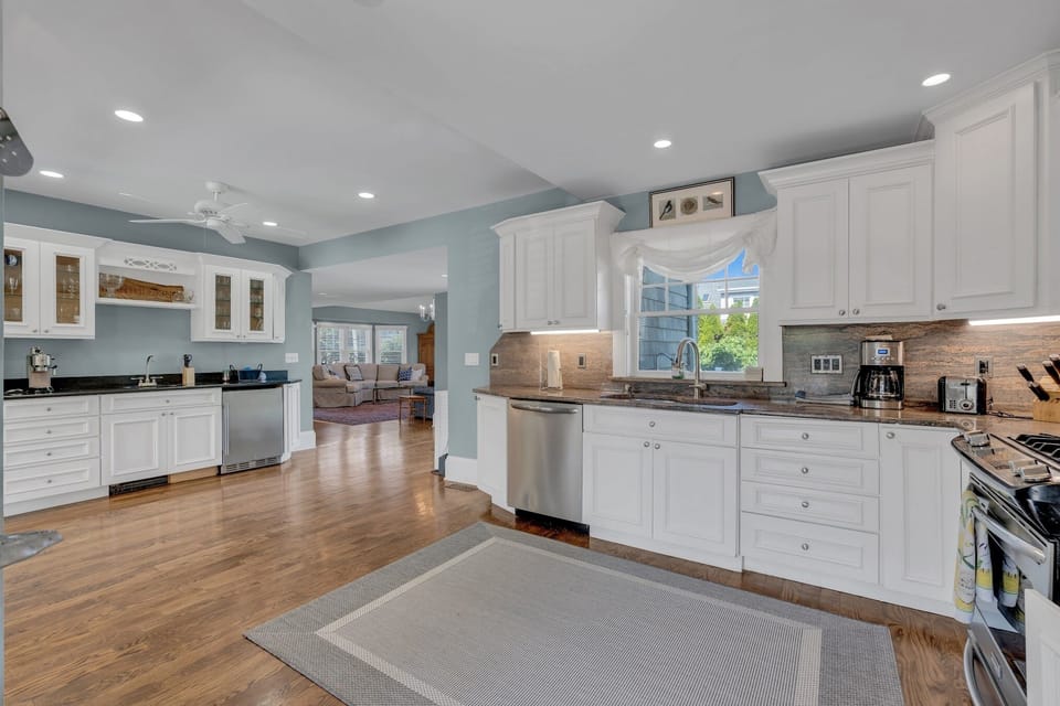 White Kitchen