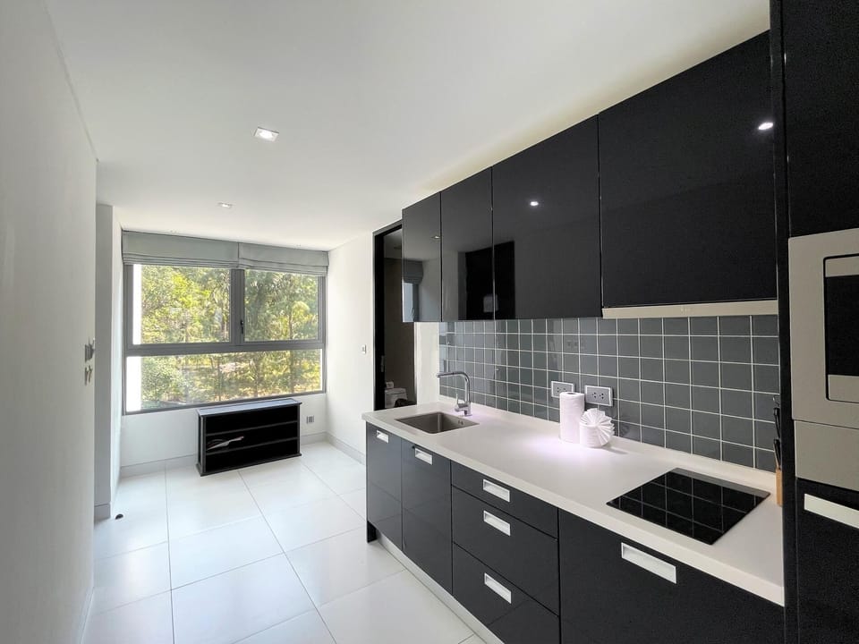 Seaview apt in Tri Trang beach, great amenities! (10170)