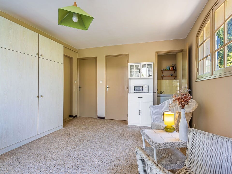 Interior Design, Wall, Furniture, Flooring, Floor, Wood, Ceiling, Room, Lighting, Apartment