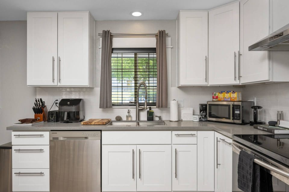 Cook delicious meals for breakfast, lunch, and dinner in this fully equipped kitchen. We suggest grabbing some ingredients from a local farm.