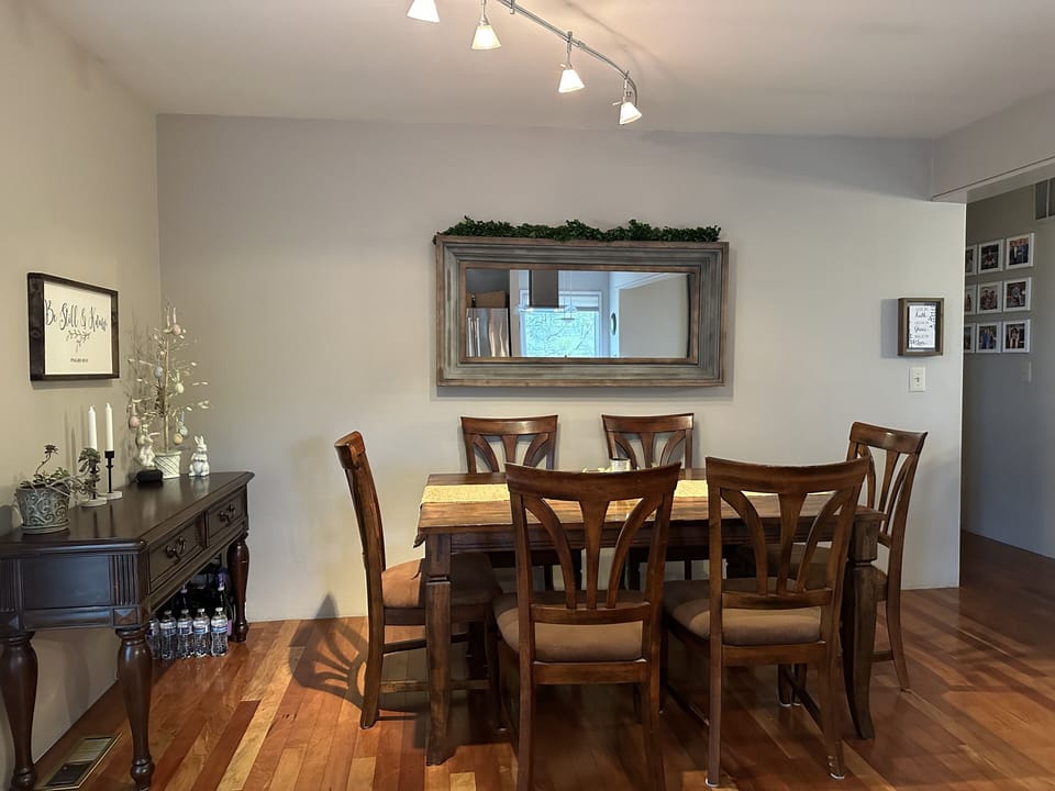 Dining room upstairs 