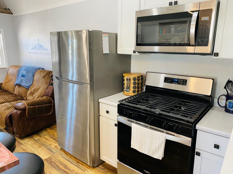 Gas Stove/ Oven