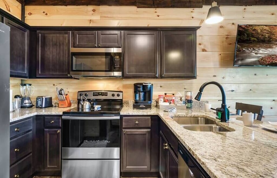 Fully stocked kitchen with everything you need to whip up your favorite meal!