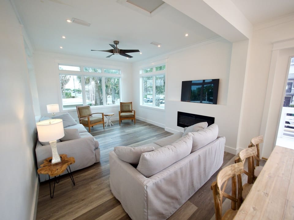Second Floor Living Area with Great Oceanviews and Fireplace