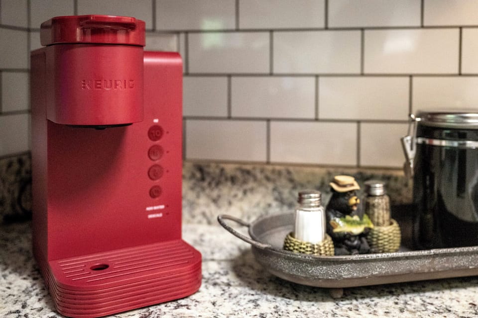 Bear Tracks Lodge's fully equipped kitchen