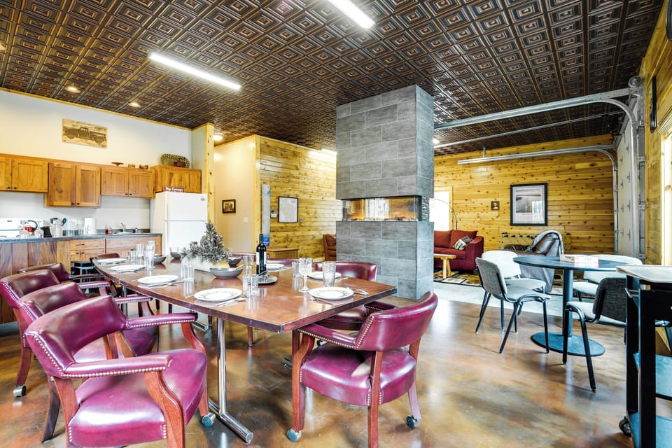 Interior | Single-Story Cabin | Pet Friendly w/ Fee | Central Heating