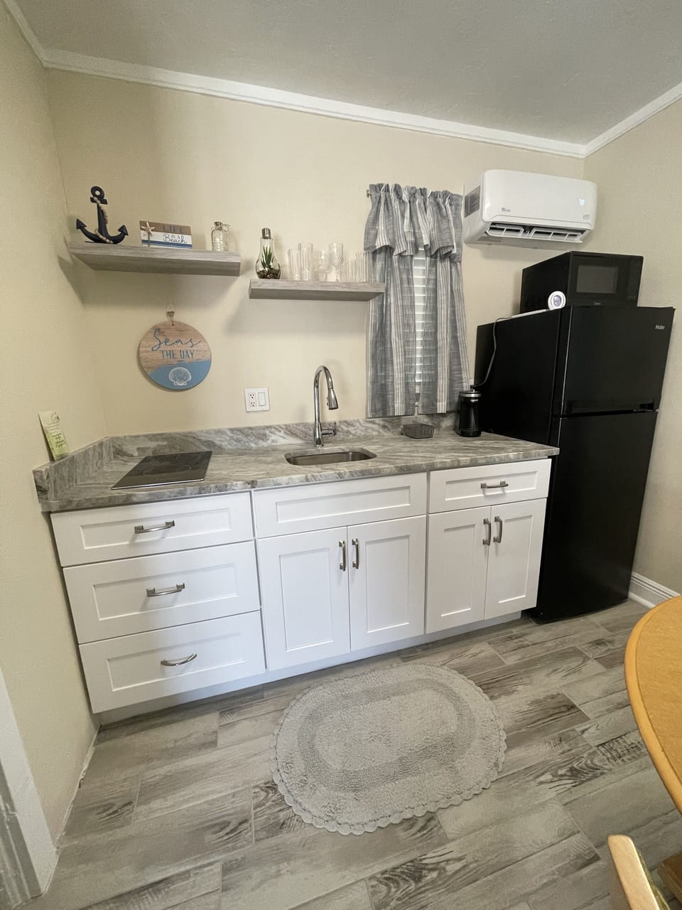 Kitchenette 