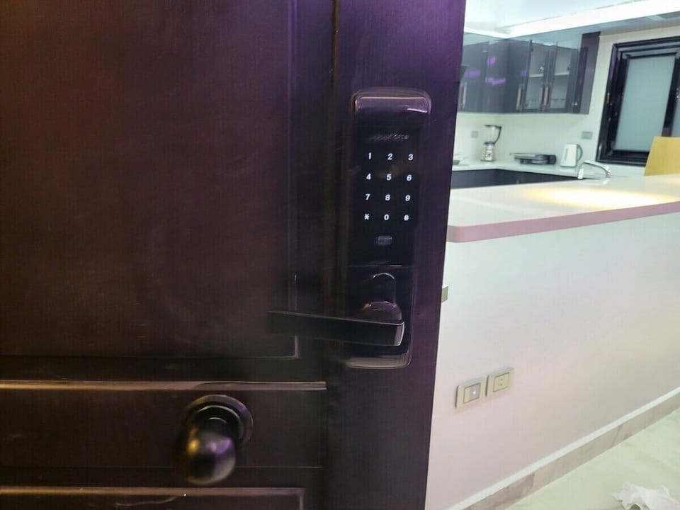 keyless entry for self check in