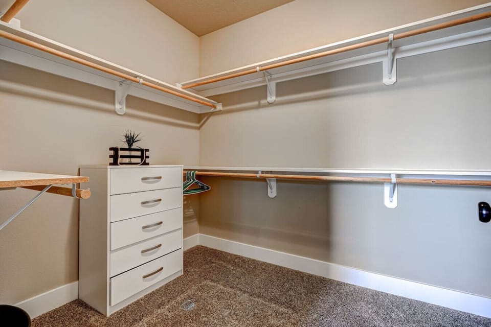 Ensuite with walk in closet